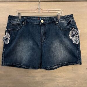 Oso Casuals Distressed Flower Appliqué Denim Blue Jean Shorts Size 18W GC